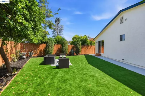 Exterior - 965 Collins Ct, Hayward, CA 94544 photo 14 of 16