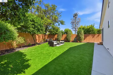 Exterior - 965 Collins Ct, Hayward, CA 94544 photo 13 of 16