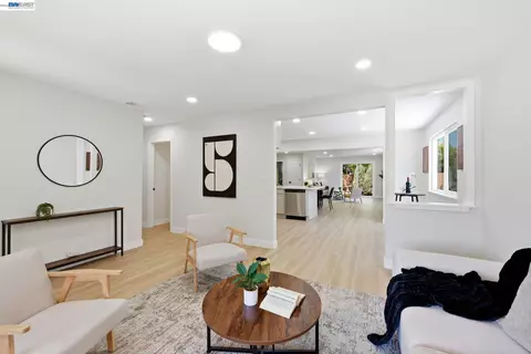 Living - 965 Collins Ct, Hayward, CA 94544 photo 3 of 7