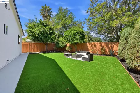 Exterior - 965 Collins Ct, Hayward, CA 94544 photo 12 of 16