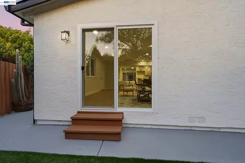 Exterior - 965 Collins Ct, Hayward, CA 94544 photo 6 of 16