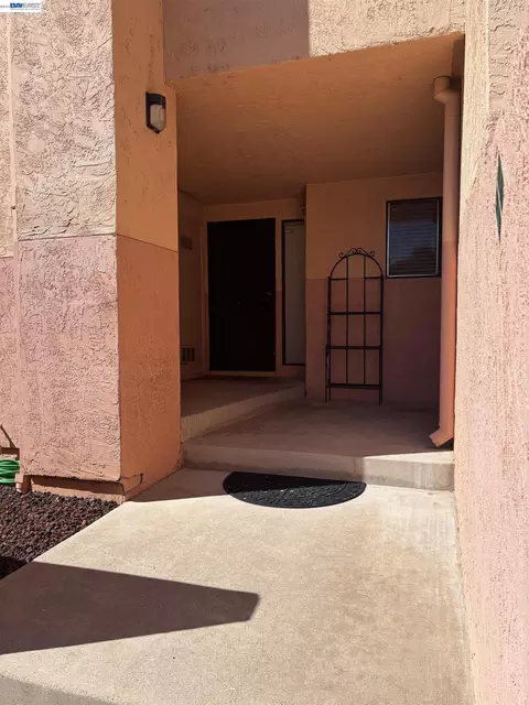 2280 Renwick Ln, Antioch, CA 94509