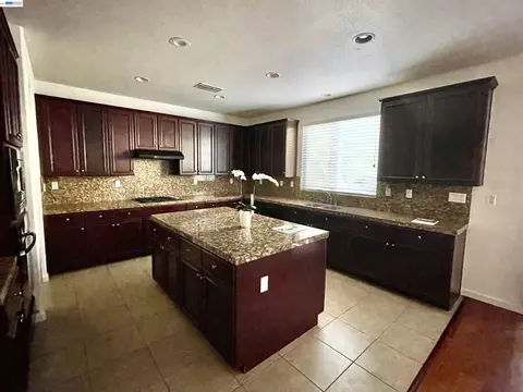 Kitchen - 3809 Ruffed Grouse Ln, Modesto, CA 95355 photo 2 of 2