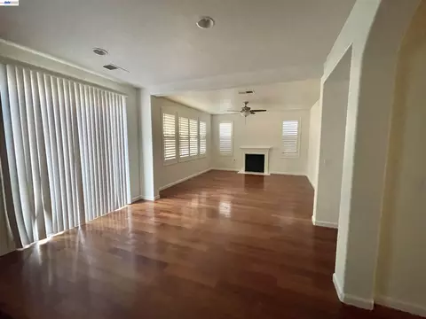 Living - 3809 Ruffed Grouse Ln, Modesto, CA 95355 photo 3 of 3