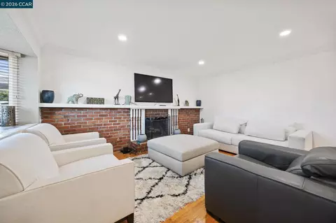 Living - 993 Argenta Ct, Pacheco, CA 94553 photo 1 of 2