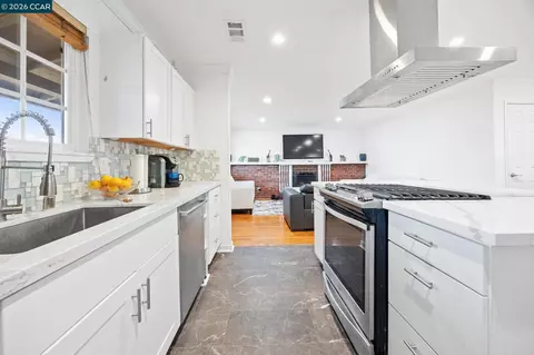 Kitchen - 993 Argenta Ct, Pacheco, CA 94553 photo 4 of 5