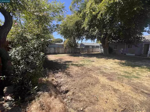 Exterior - 2428 Crescent Dr, Concord, CA 94520 photo 7 of 9