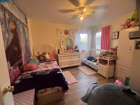 Bedroom - 2428 Crescent Dr, Concord, CA 94520 photo 4 of 5