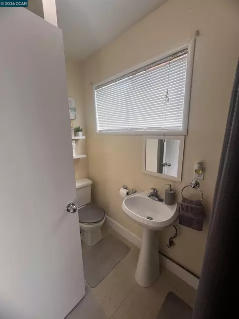 Bath - 2428 Crescent Dr, Concord, CA 94520 photo 2 of 2