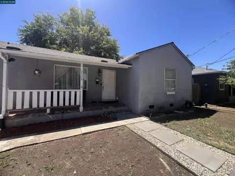 Exterior - 2428 Crescent Dr, Concord, CA 94520 photo 3 of 9