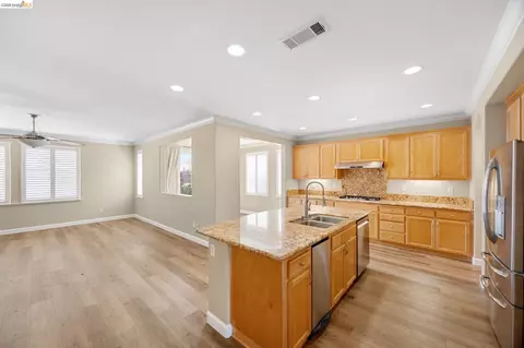 Living - 738 Solitude Dr, Oakley, CA 94561 photo 7 of 10