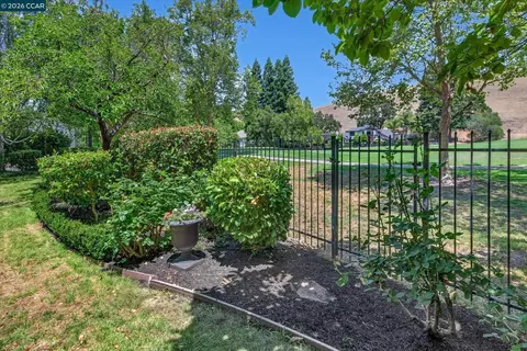 Exterior - 549 Buttonwood Dr, Danville, CA 94506 photo 19 of 24