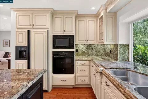 Kitchen - 549 Buttonwood Dr, Danville, CA 94506 photo 5 of 6