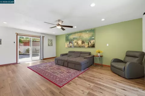 Living - 1501 Lassen Ct, Vallejo, CA 94591 photo 7 of 8