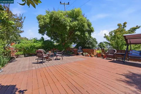 Exterior - 1501 Lassen Ct, Vallejo, CA 94591 photo 4 of 15