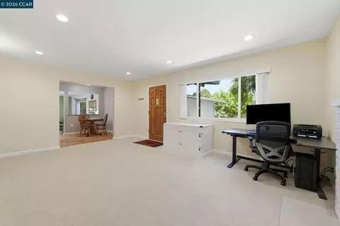 Living - 1501 Lassen Ct, Vallejo, CA 94591 photo 6 of 8