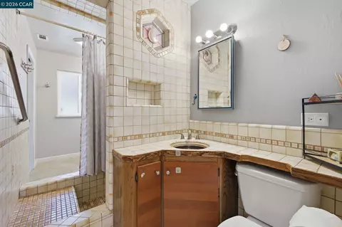 Bath - 1501 Lassen Ct, Vallejo, CA 94591 photo 1 of 2
