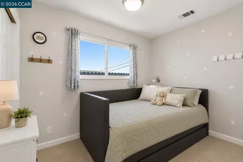 Bedroom - 1501 Lassen Ct, Vallejo, CA 94591 photo 2 of 16