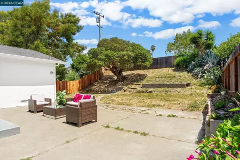 Exterior - 698 Mini Dr, Vallejo, CA 94589 photo 6 of 10