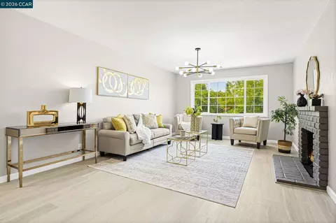 Living - 698 Mini Dr, Vallejo, CA 94589 photo 2 of 5