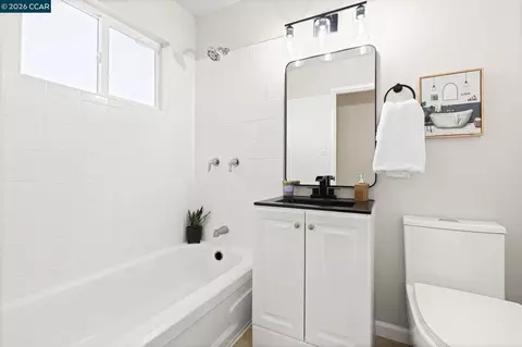 Bath - 698 Mini Dr, Vallejo, CA 94589 photo 3 of 3