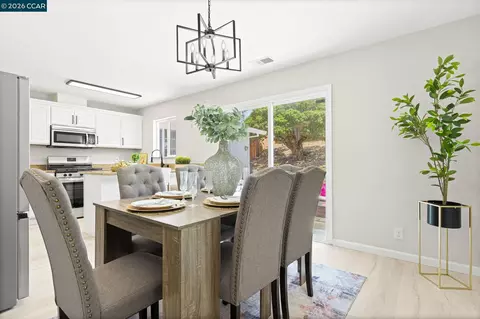 Dining - 698 Mini Dr, Vallejo, CA 94589 photo 2 of 3