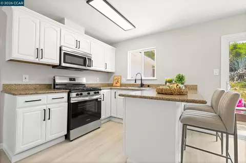 Kitchen - 698 Mini Dr, Vallejo, CA 94589 photo 2 of 4