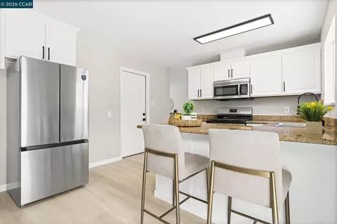 Kitchen - 698 Mini Dr, Vallejo, CA 94589 photo 4 of 4