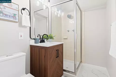 Bath - 698 Mini Dr, Vallejo, CA 94589 photo 1 of 3