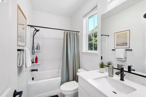 Bath - 24107 Amaranth Loop, Hayward, CA 94541 photo 4 of 5