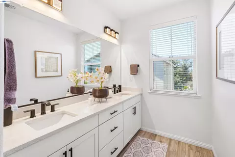 Bath - 24107 Amaranth Loop, Hayward, CA 94541 photo 3 of 5