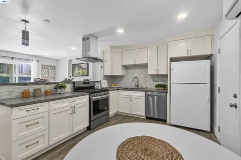 Kitchen - 406 Mini Dr, Vallejo, CA 94589 photo 1 of 3