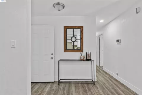 Entry Way - 406 Mini Dr, Vallejo, CA 94589 photo 1 of 1