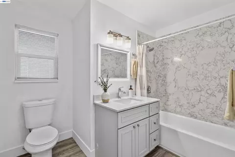 Bath - 406 Mini Dr, Vallejo, CA 94589 photo 1 of 4