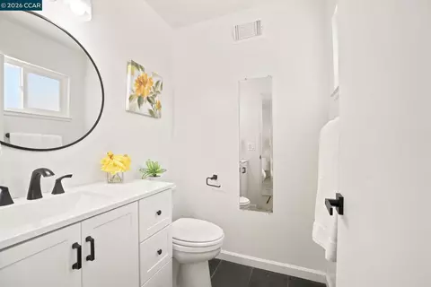 Bath - 113 Larsen Cir, Vallejo, CA 94589 photo 3 of 3