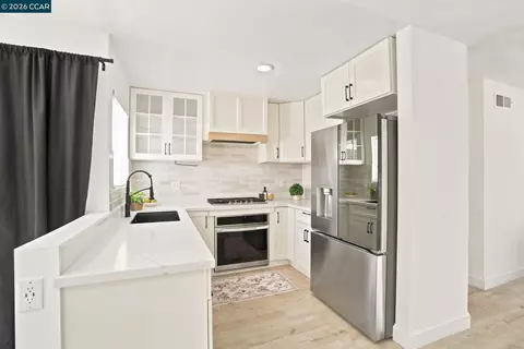 Kitchen - 113 Larsen Cir, Vallejo, CA 94589 photo 4 of 6