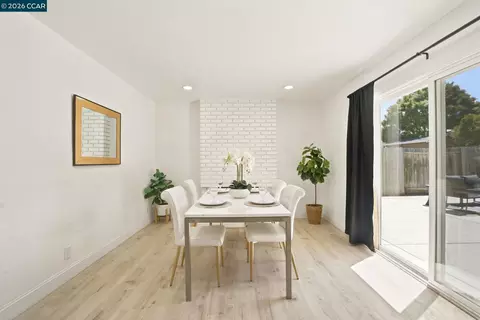 Dining - 113 Larsen Cir, Vallejo, CA 94589 photo 1 of 5
