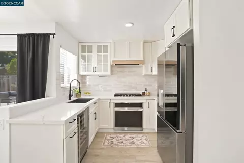 Kitchen - 113 Larsen Cir, Vallejo, CA 94589 photo 2 of 6