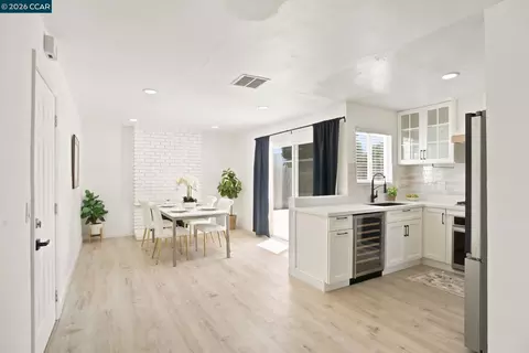 Dining - 113 Larsen Cir, Vallejo, CA 94589 photo 5 of 5