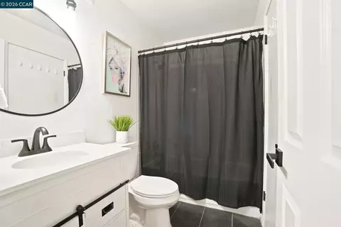 Bath - 113 Larsen Cir, Vallejo, CA 94589 photo 1 of 3