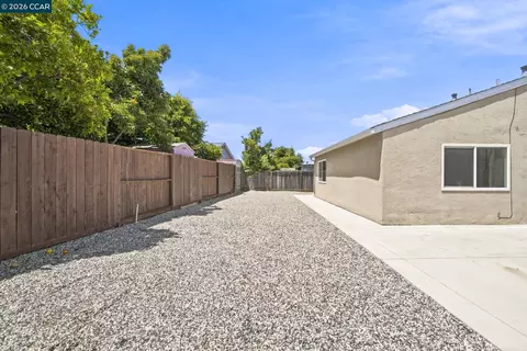 Exterior - 113 Larsen Cir, Vallejo, CA 94589 photo 6 of 10