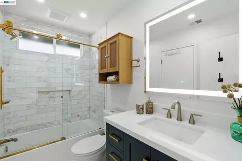 Bath - 4346 Fallbrook Rd, Concord, CA 94521 photo 4 of 7