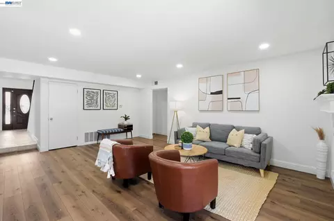 Living - 4346 Fallbrook Rd, Concord, CA 94521 photo 2 of 3