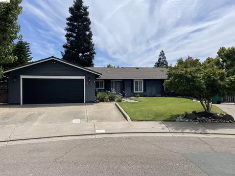907 Dorchester Cir, Lodi, CA 95240