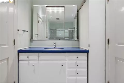 Bath - 627 6th St, Vallejo, CA 94590 photo 2 of 3