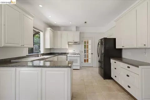 Kitchen - 627 6th St, Vallejo, CA 94590 photo 1 of 5