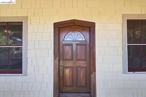 Entry Way - 627 6th St, Vallejo, CA 94590 photo 1 of 2