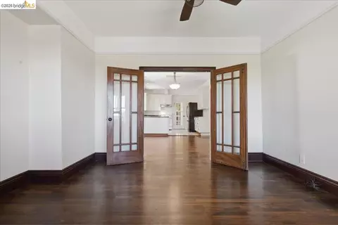 Living - 627 6th St, Vallejo, CA 94590 photo 2 of 4