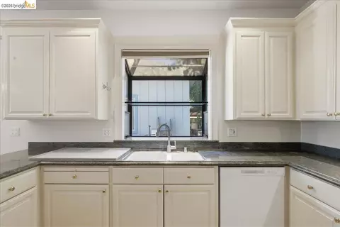 Kitchen - 627 6th St, Vallejo, CA 94590 photo 3 of 5