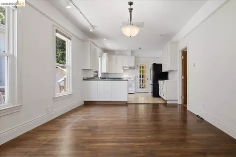 Living - 627 6th St, Vallejo, CA 94590 photo 3 of 4